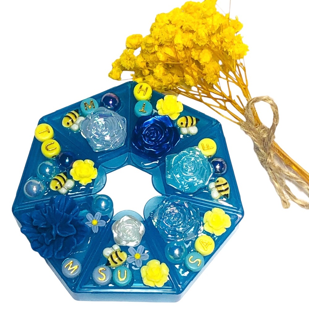 Handmade | Blue Bees & Flowers, 7-Sided Round Pill Case